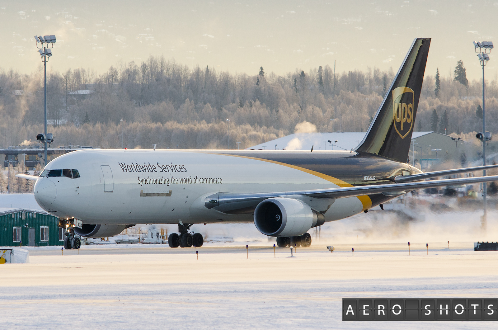 N338UP in Anchorage (ANC)