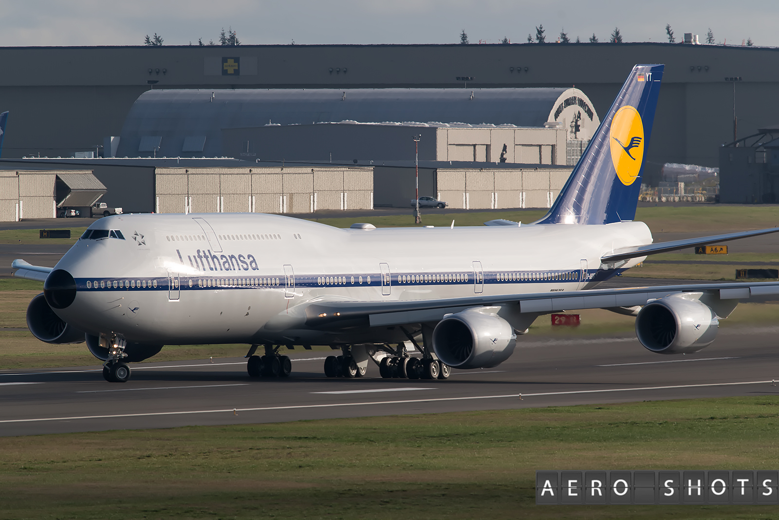 Lufthansa_LH_747-8i_D-ABYT_Paine_15
